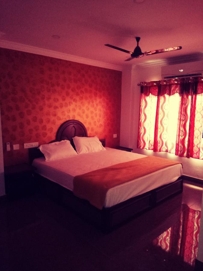 Hotel Rexon Residency Kattappana Exterior foto